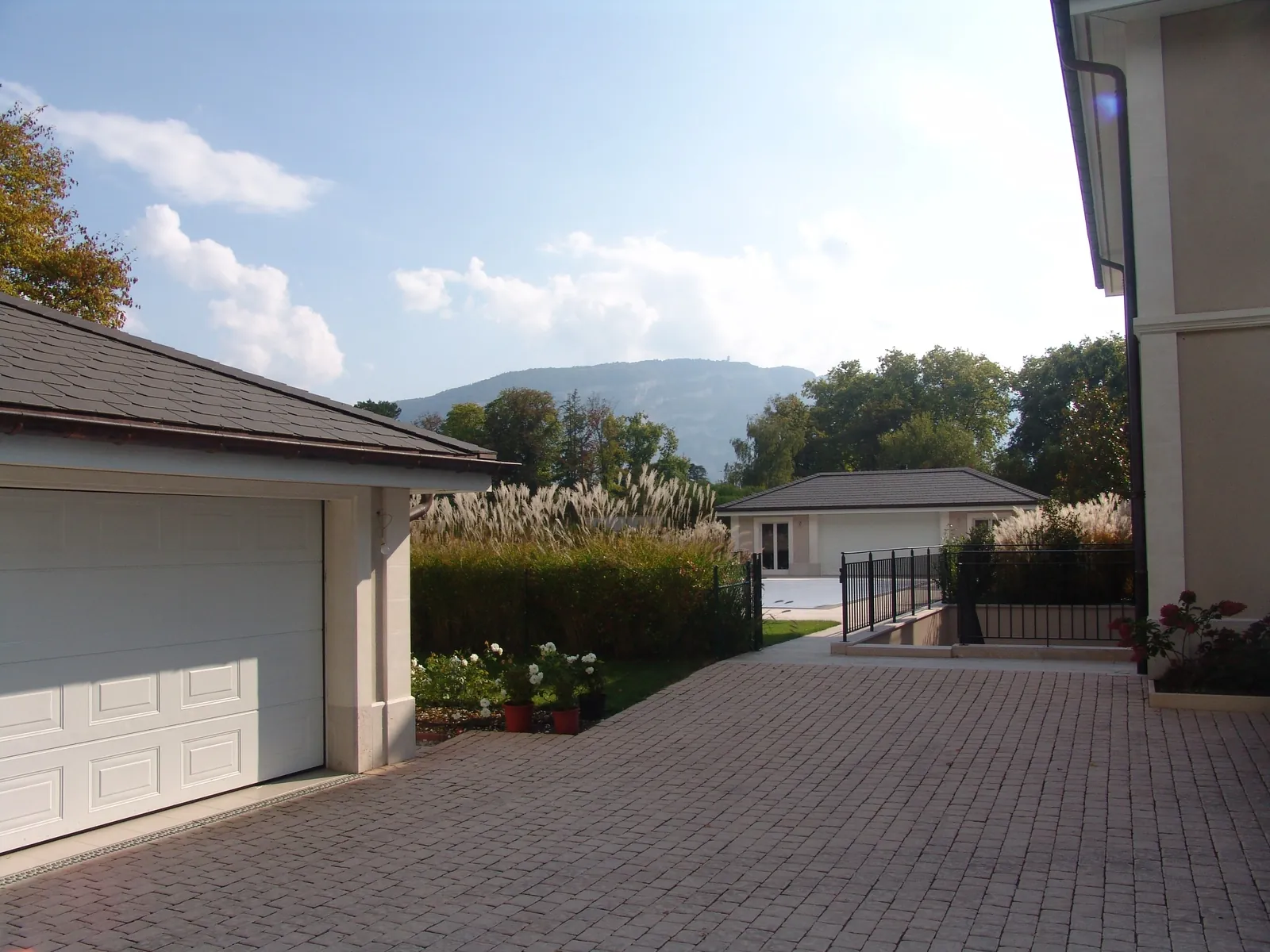 Fossard, Conches — Manor villas